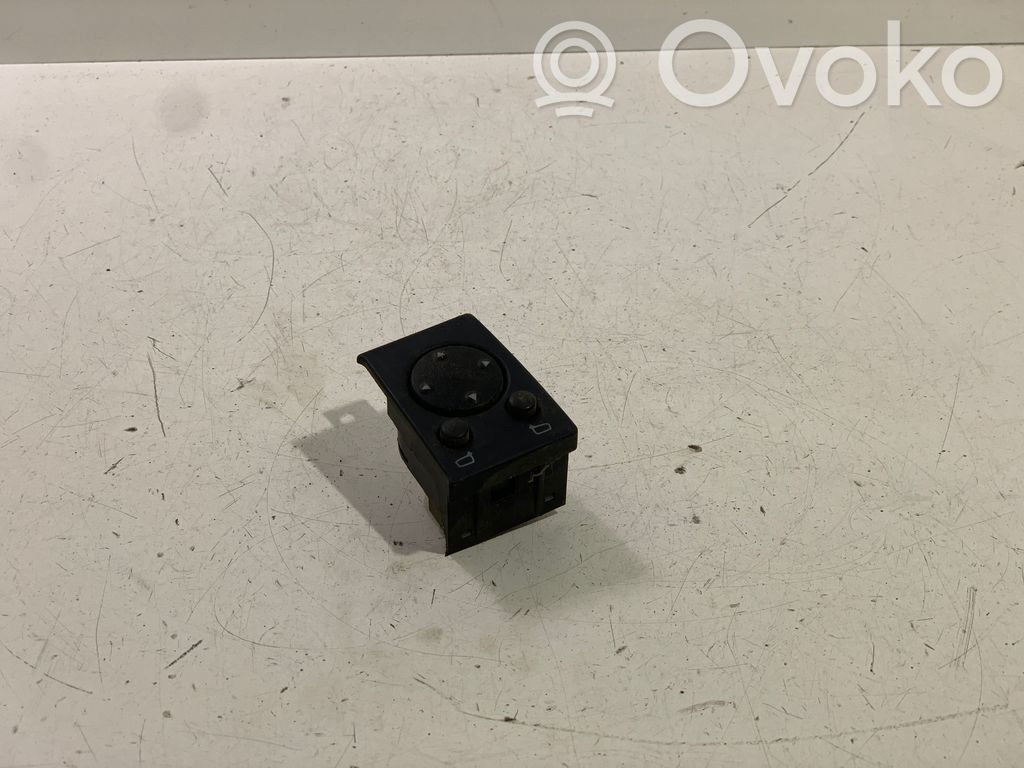 Volkswagen Golf III Wing mirror switch 