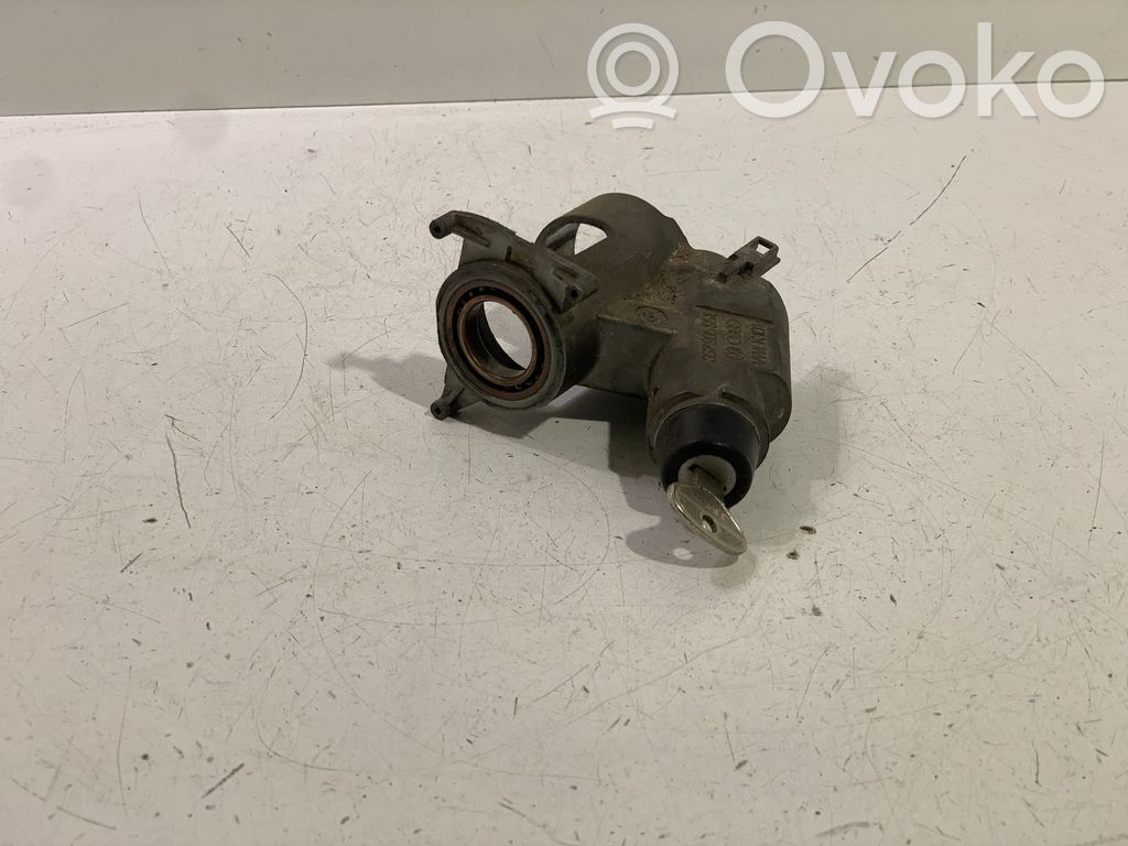 Volkswagen PASSAT B3 Užvedimo spynelė 