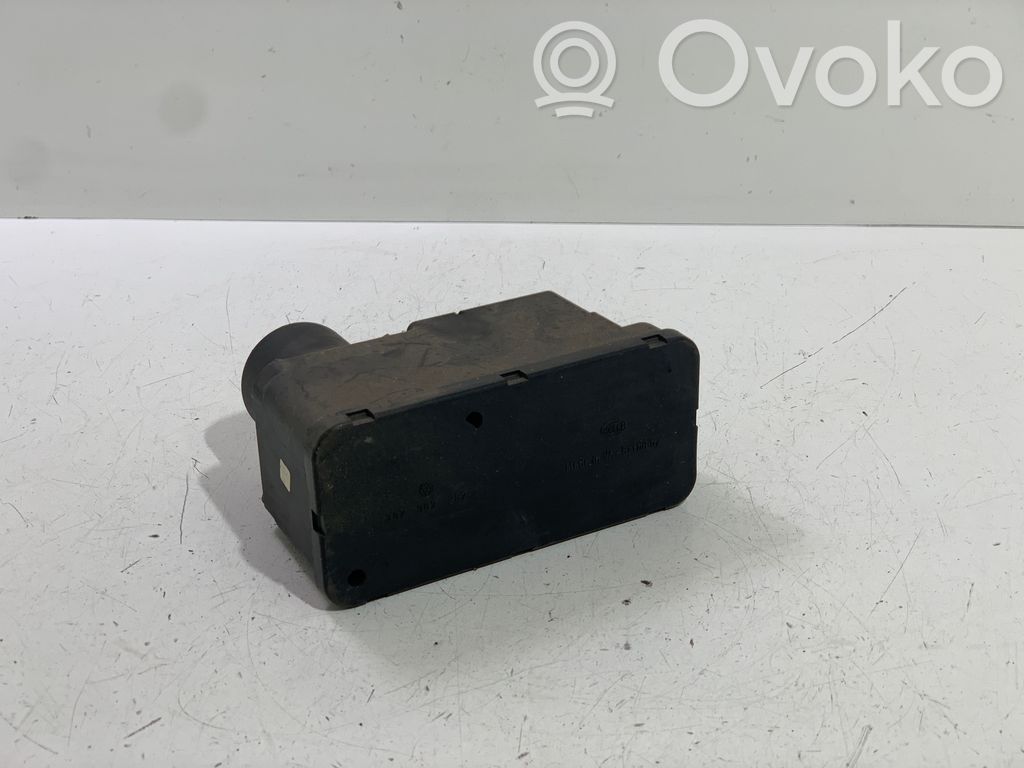 Volkswagen PASSAT B3 Central locking vacuum pump 