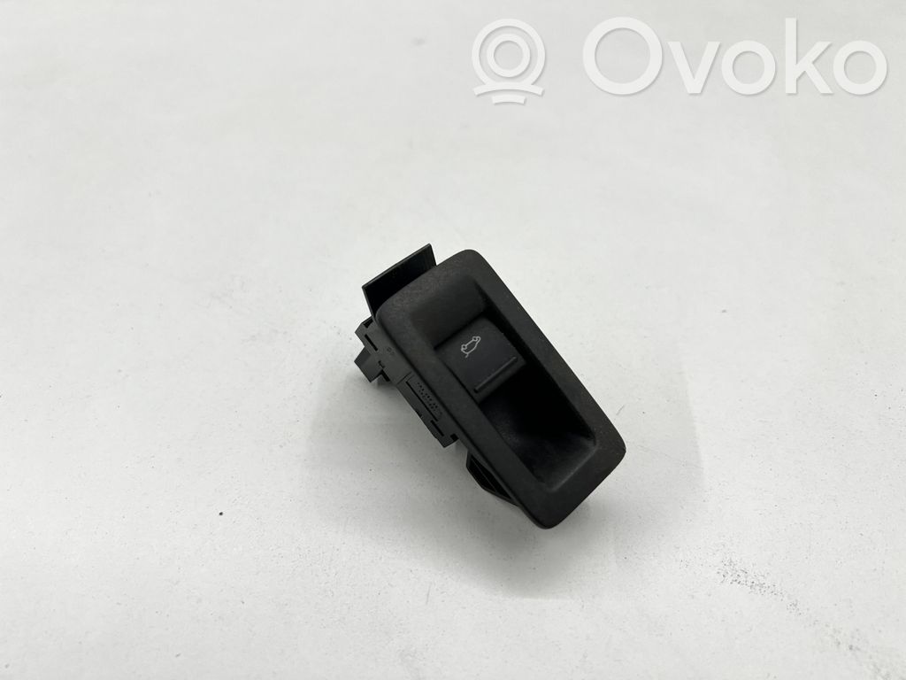 Volkswagen Touareg II Bouton interrupteur ouverture du coffre 