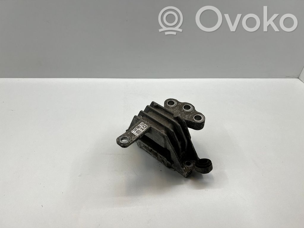 Opel Insignia A Engine mount bracket 