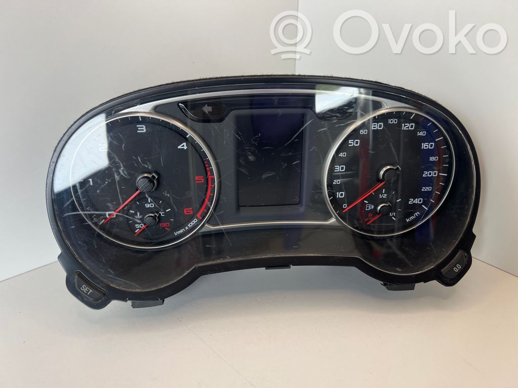 Audi A1 Geschwindigkeitsmesser Cockpit 