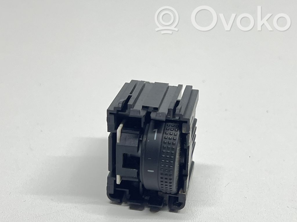 Volkswagen Golf VII Interruptor de control de altura del faro delantero 