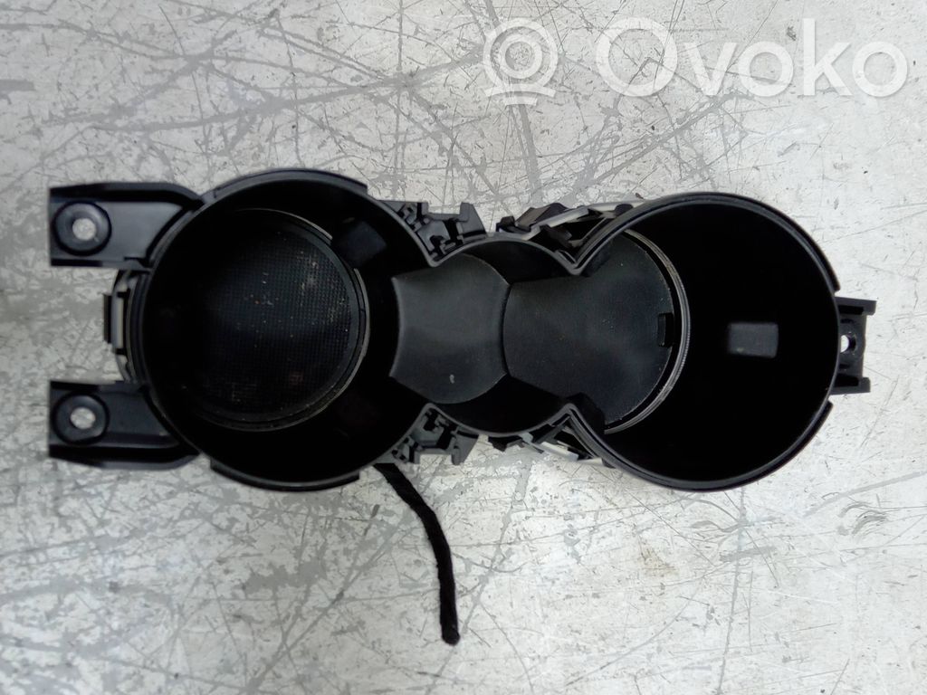 Ford Kuga III Mukiteline edessä 