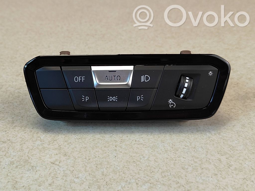 BMW 8 G15 Light switch 