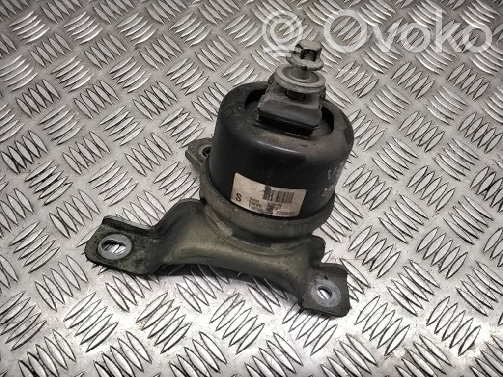 Volvo V70 Engine mount bracket 