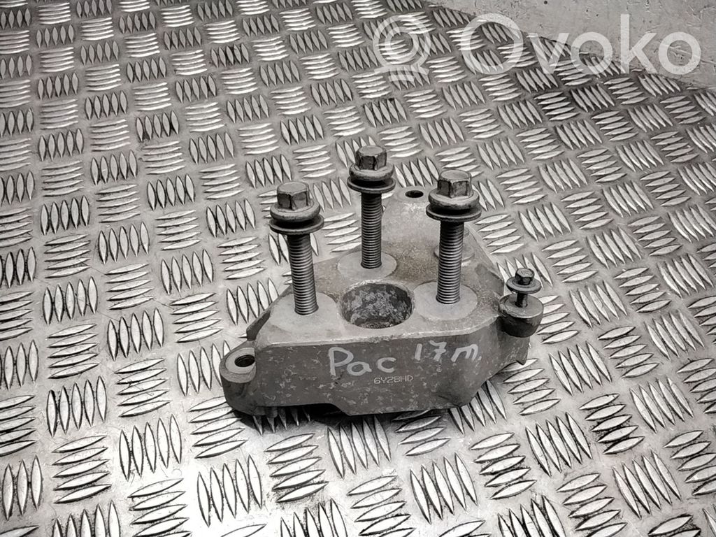 Chrysler Pacifica Gearbox mounting bracket 