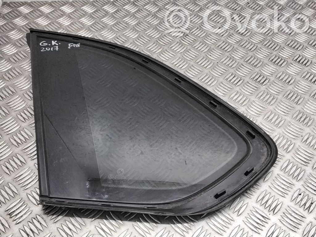 BMW X5 F15 Aizmugurējais virsbūves sānu stikls 