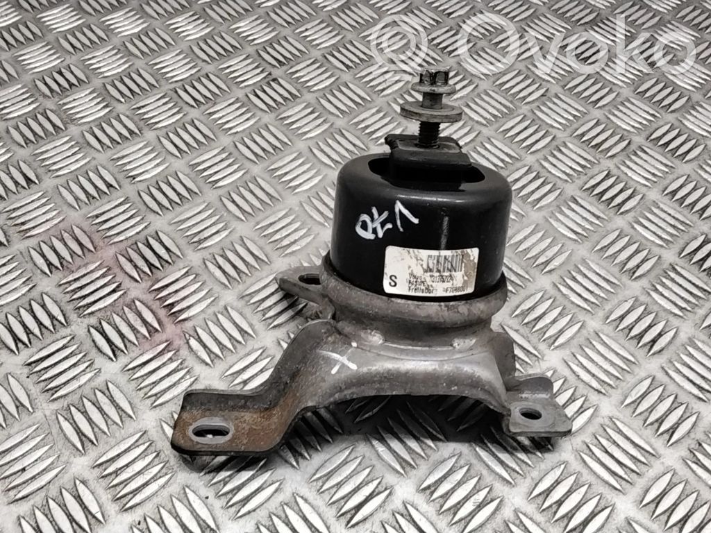 Volvo V70 Engine mount bracket 