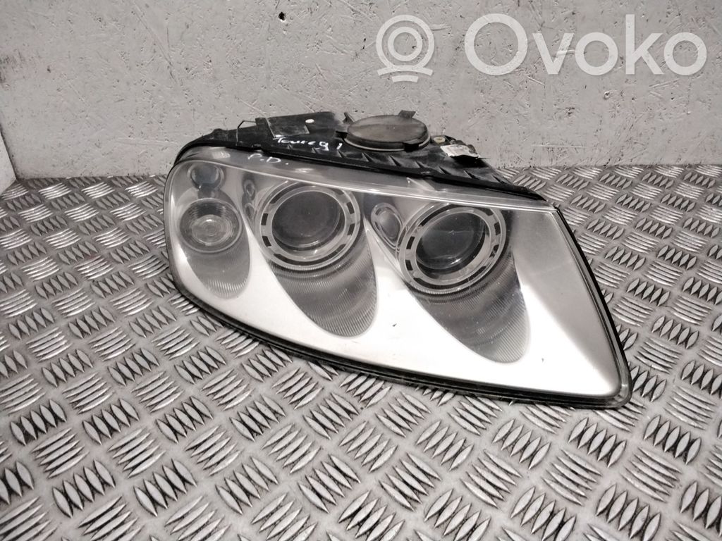 Volkswagen Touareg I Lampa przednia 