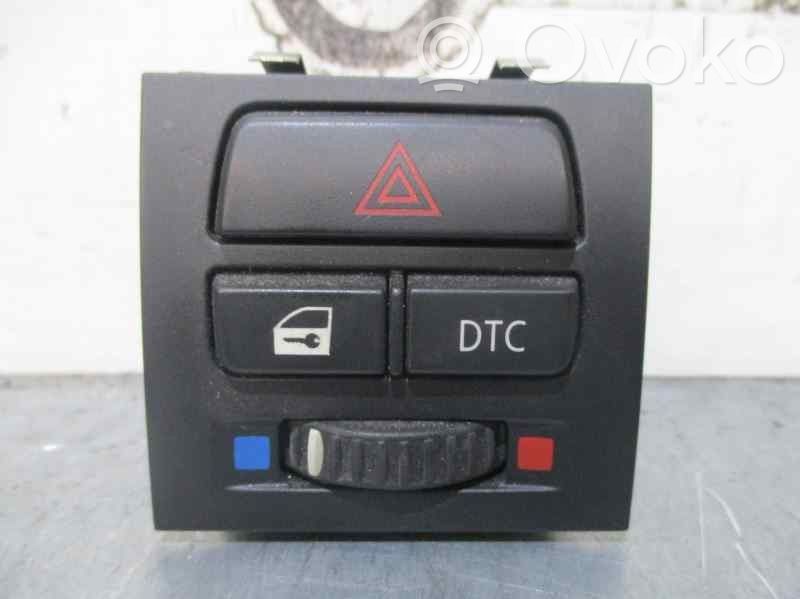 Botón interruptor de luz de peligro   913242101