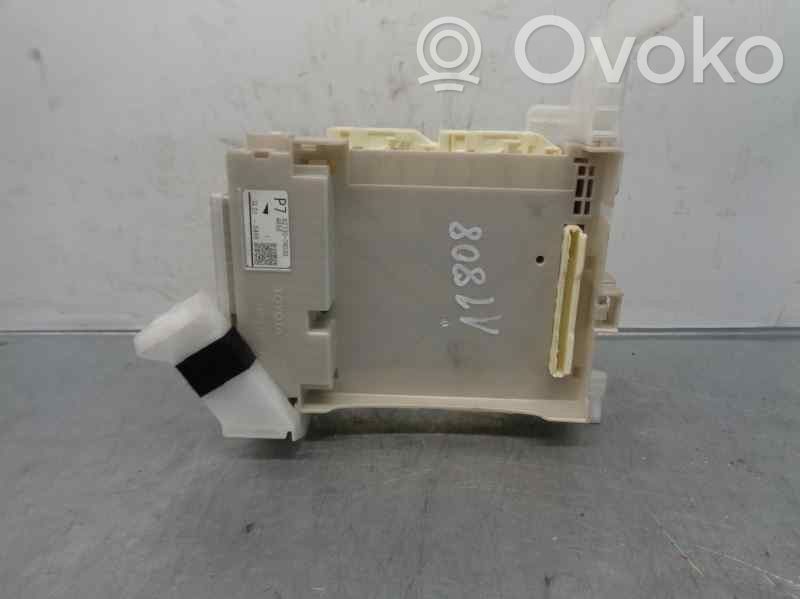 Lexus CT 200H Fuse box set 