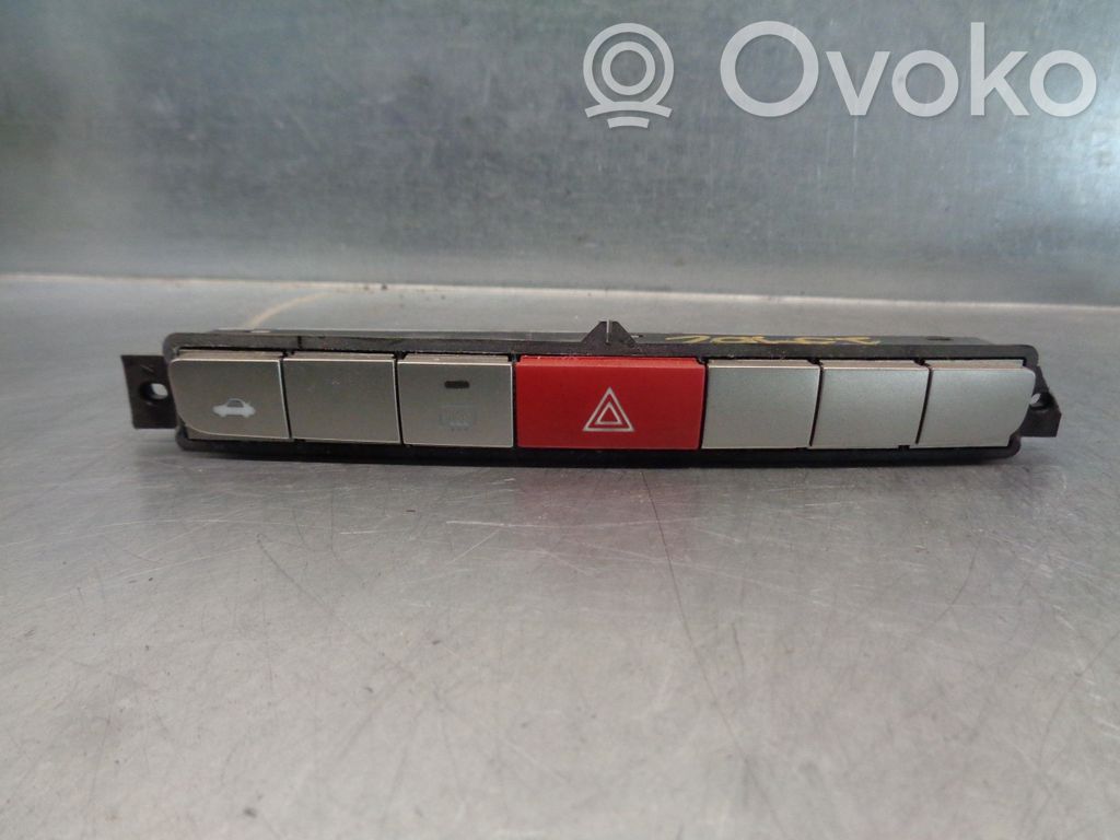 Fiat Linea Botón interruptor de luz de peligro 