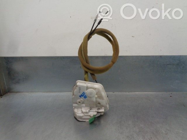 Mazda 2 Priekšpusē slēdzene 