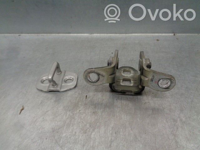 Dodge Journey Tailgate/trunk/boot hinge 