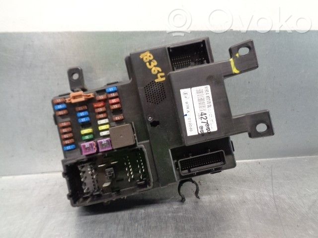 KIA Carnival Fuse box set 