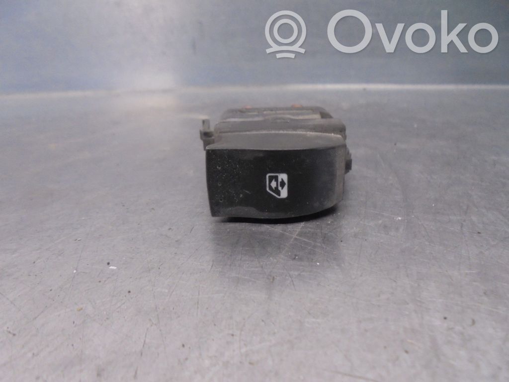 Opel Vivaro Electric window control switch 