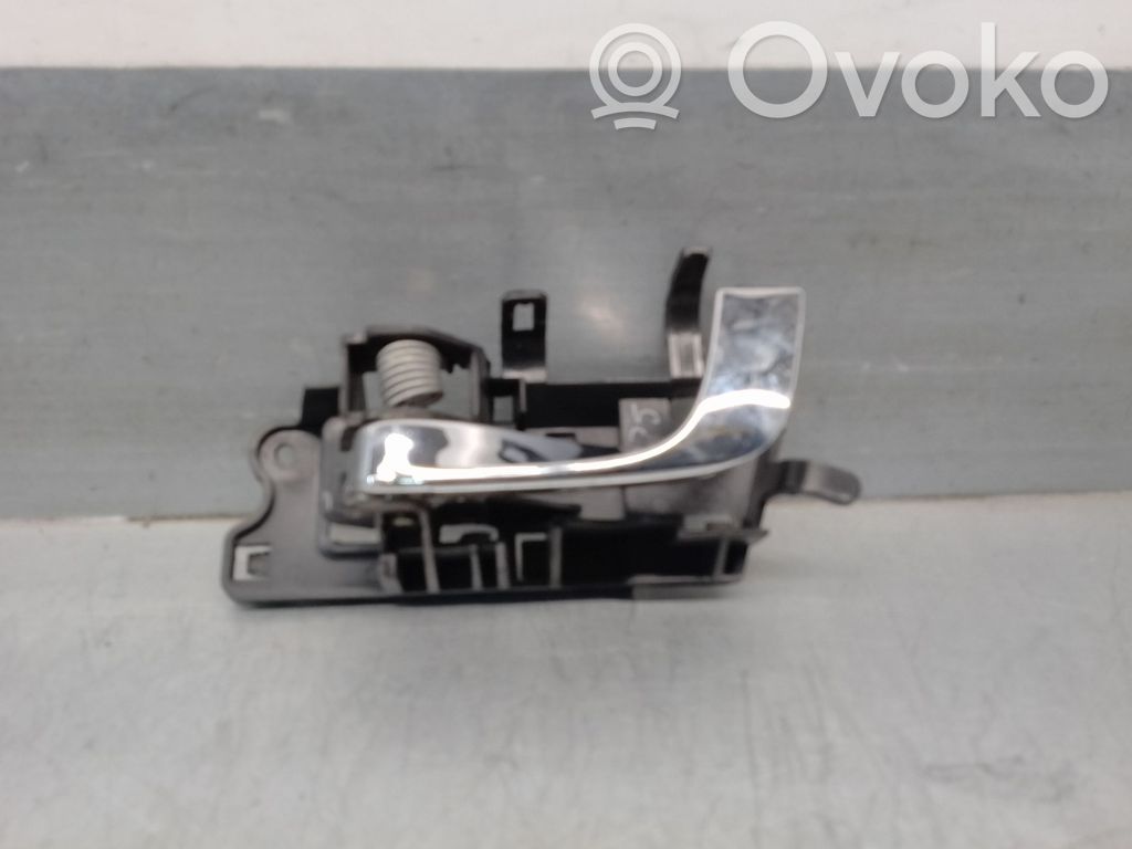 Cadillac SRX Front door interior handle 