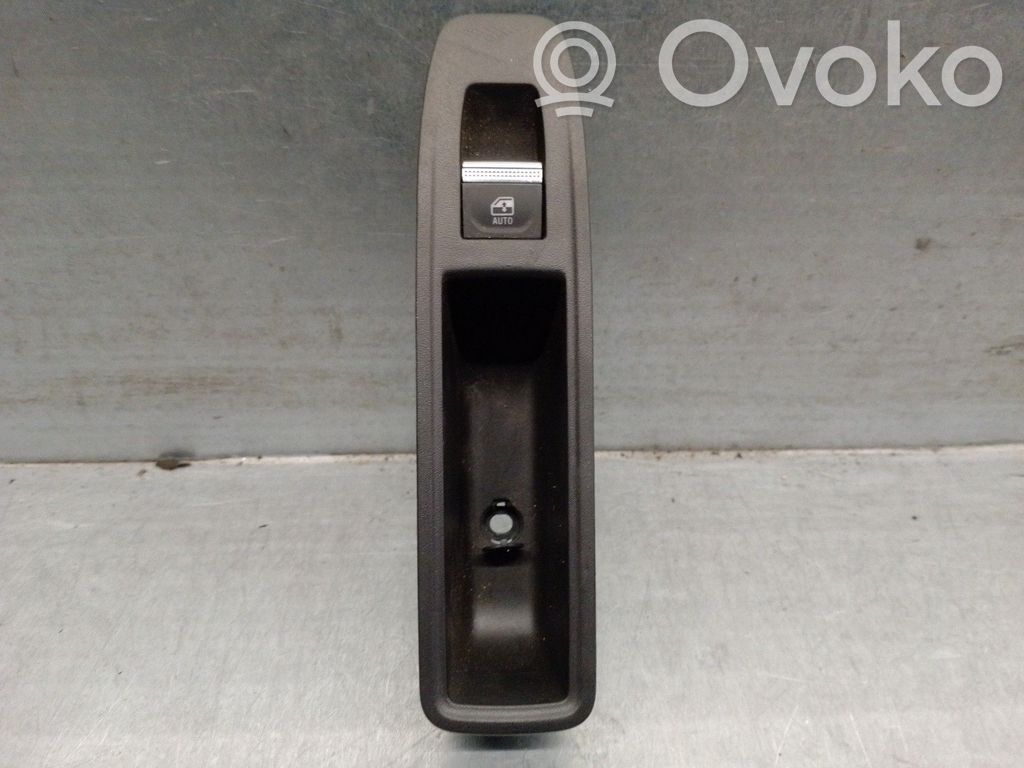 Renault Captur II Electric window control switch 