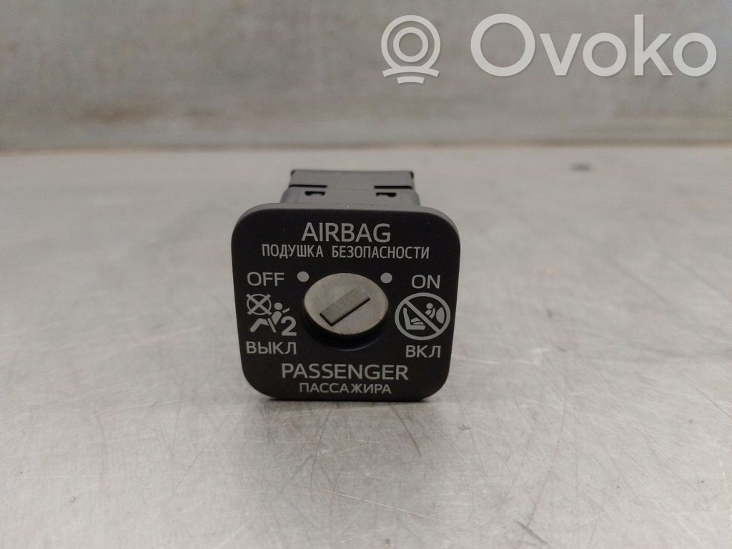 Toyota Prius (XW30) Interrupteur / bouton multifonctionnel 