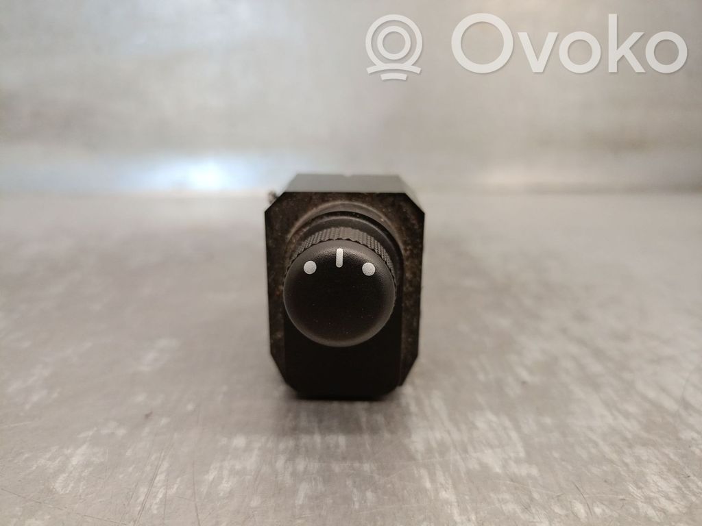 Suzuki Grand Vitara II Wing mirror switch 