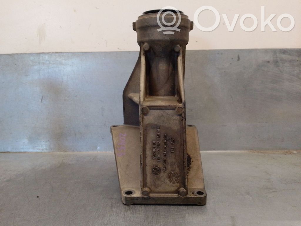 BMW X5 E70 Engine mount bracket 