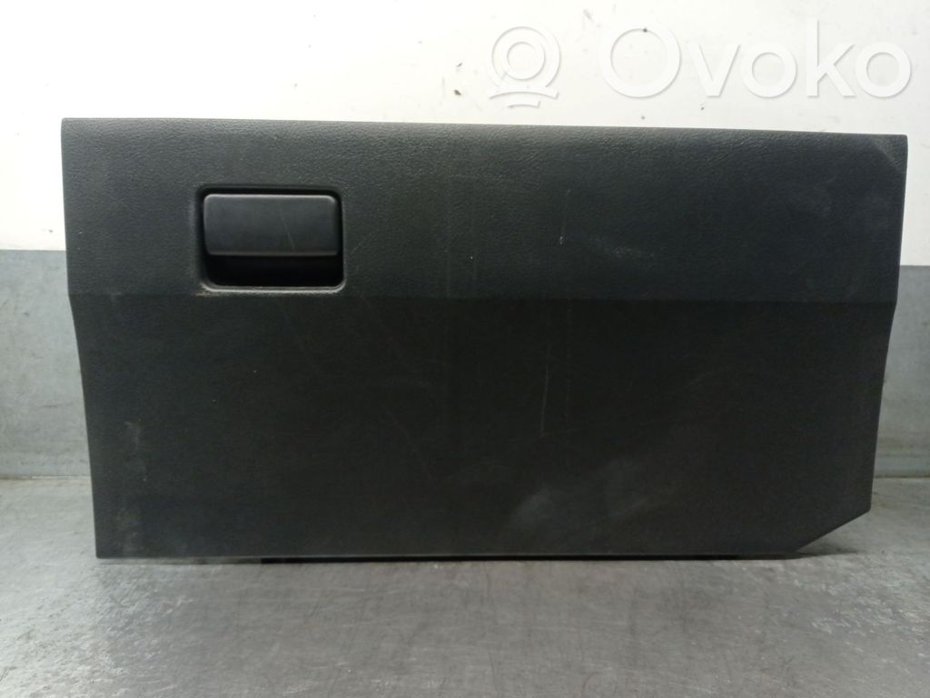 Toyota Verso Guantera 