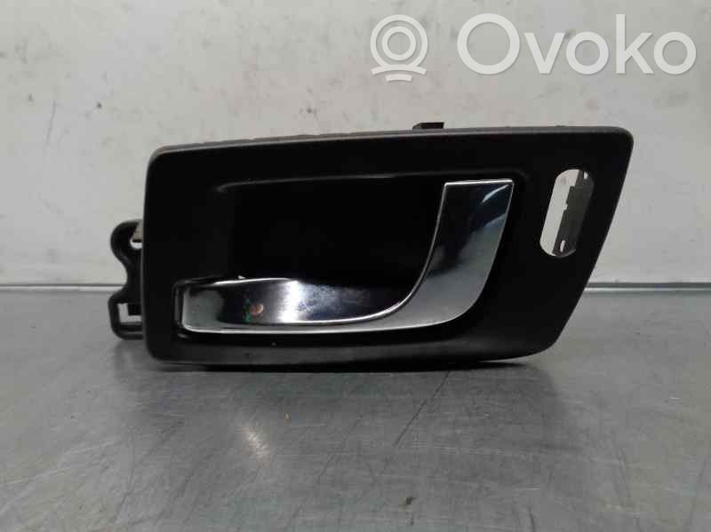 Cadillac CTS Front door interior handle 