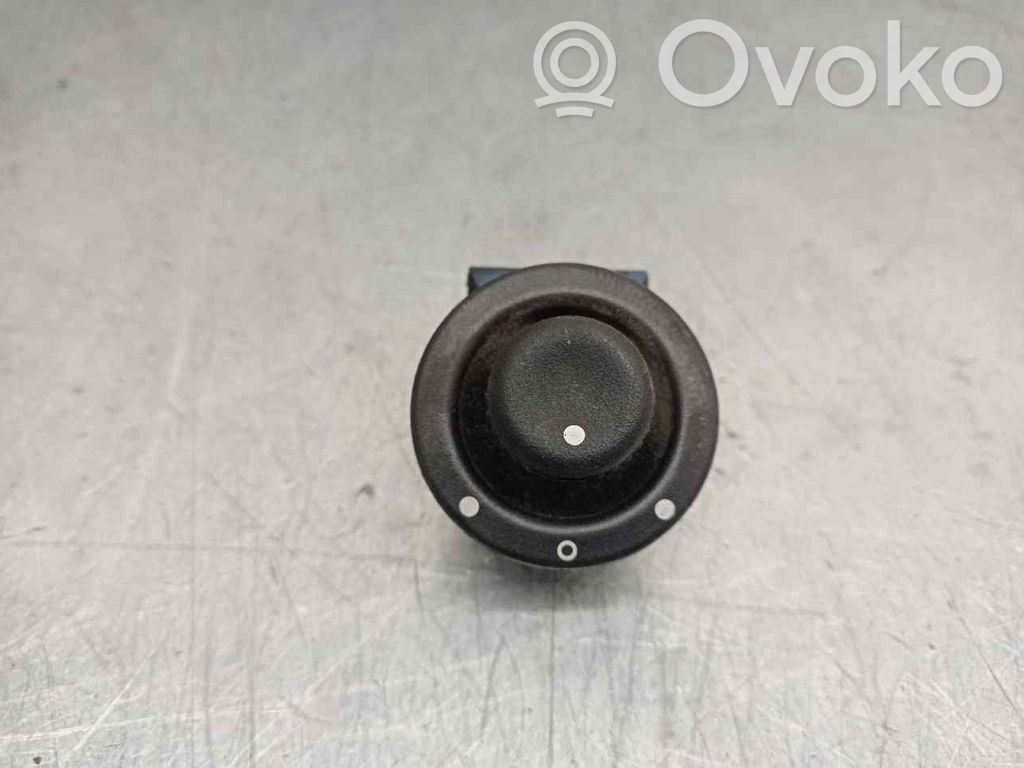 Renault Master II Wing mirror switch 