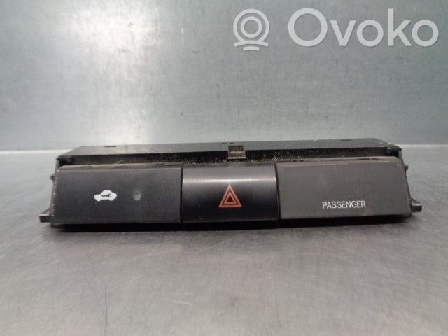 Botón interruptor de luz de peligro   153965