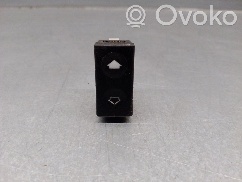 Electric window control switch   8368941