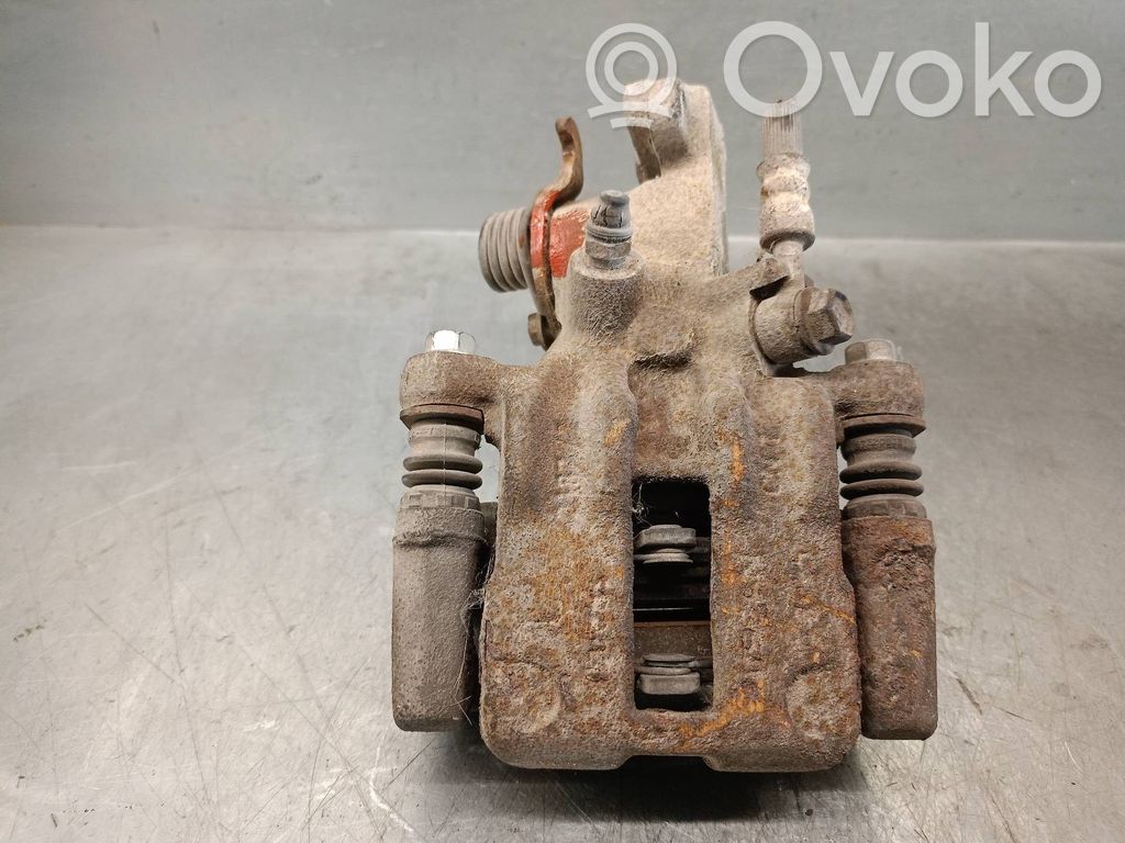 Nissan Almera N16 Tylny zacisk hamulcowy 
