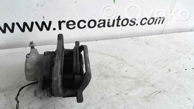 Peugeot 407 Zacisk hamulcowy przedni 