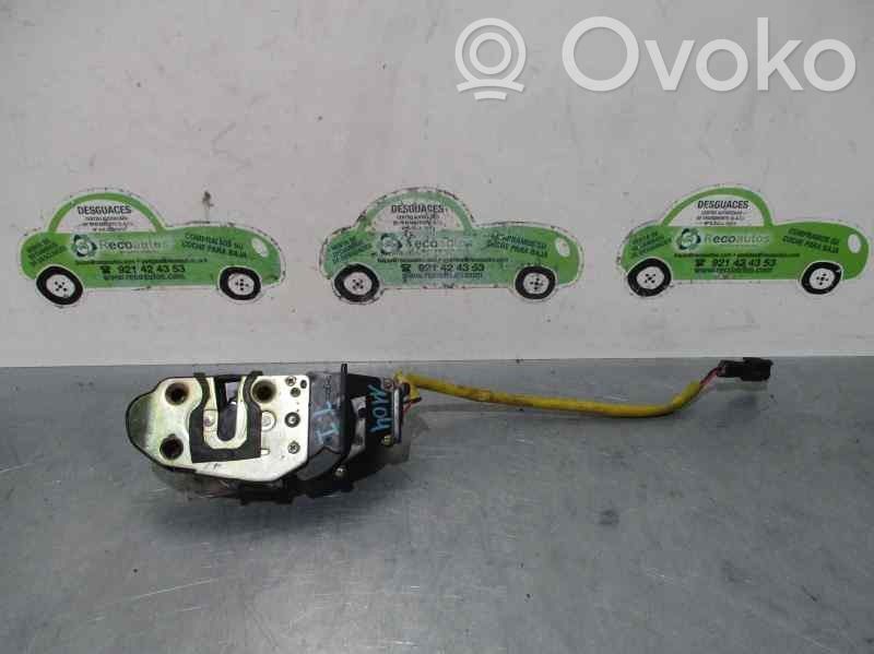 KIA Carens I Rear door lock 