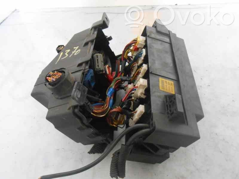 KIA Carnival Fuse box set 
