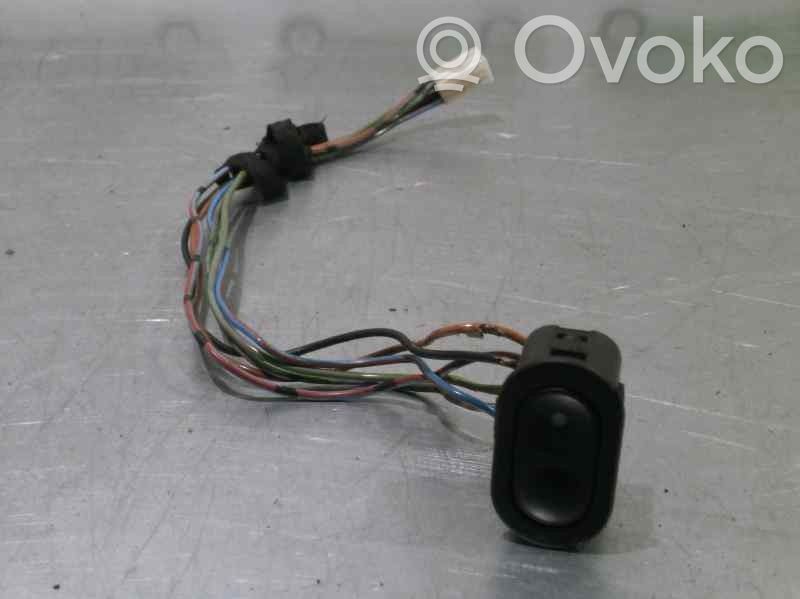 Opel Tigra A Electric window control switch 