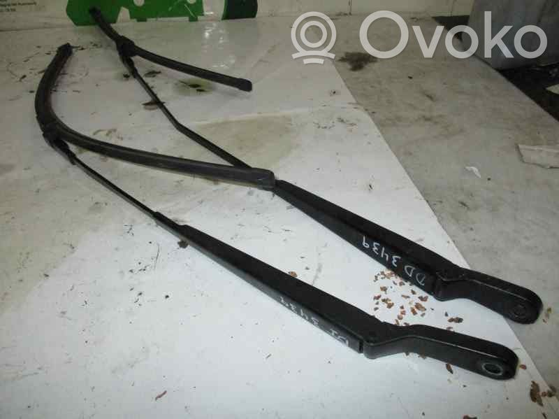 Citroen C5 Front wiper blade arm 