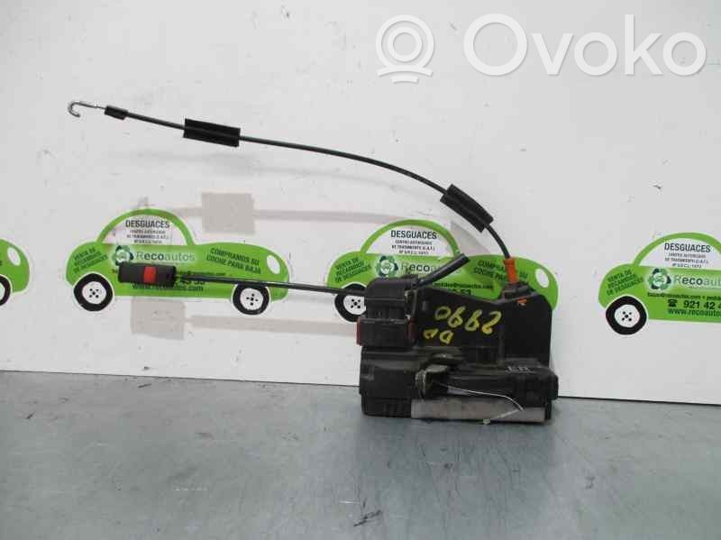 Opel Corsa C Priekšpusē slēdzene 