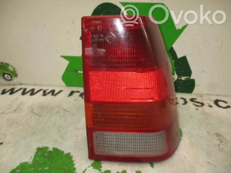 Opel Kadett E Задний фонарь в кузове 