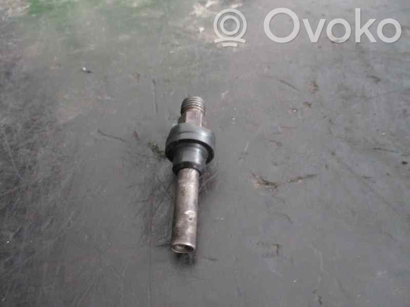 Mercedes-Benz 190 W201 Injector combustibil 