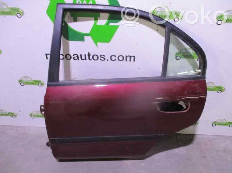 Mitsubishi Carisma Puerta trasera 