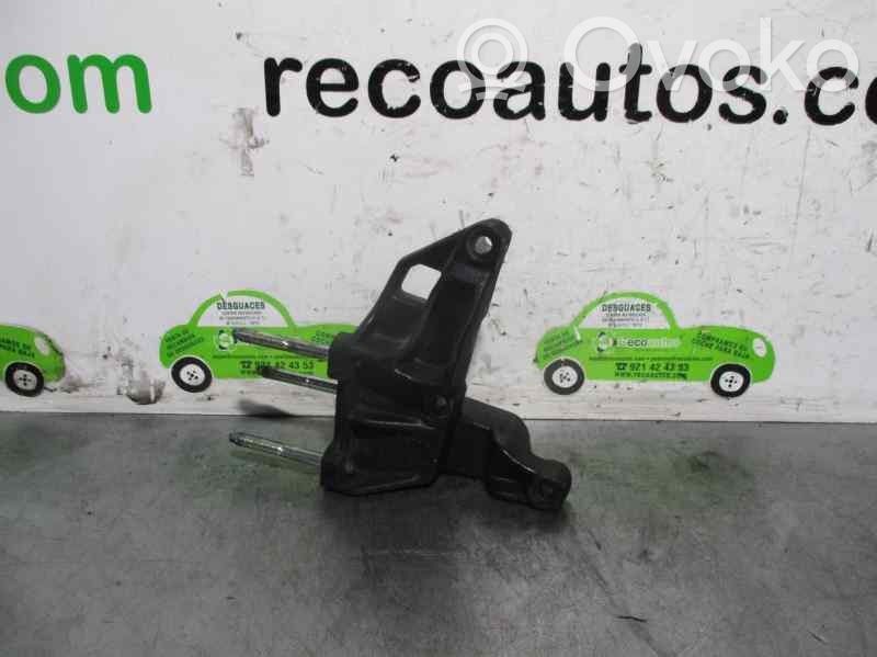 Opel Vectra B Engine mount bracket 