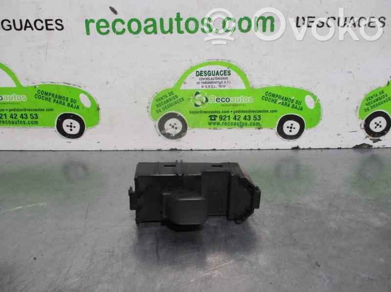 Toyota Prius (XW10) Comutator comandă geamuri electrice 