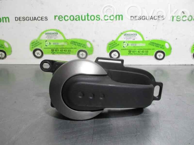 Nissan Note (E11) Front door interior handle 