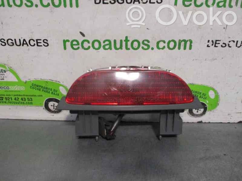 KIA Carnival Third/center stoplight 