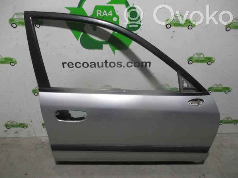 Mitsubishi Carisma Puerta delantera 
