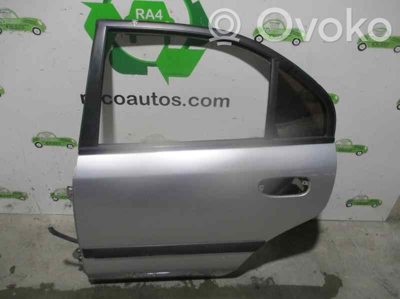 Mitsubishi Carisma Puerta trasera 