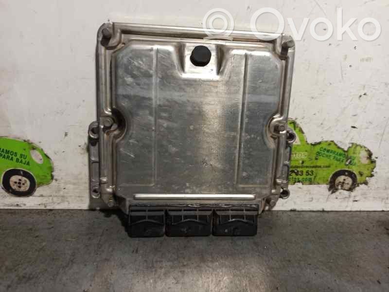 Opel Vivaro Engine control unit/module 