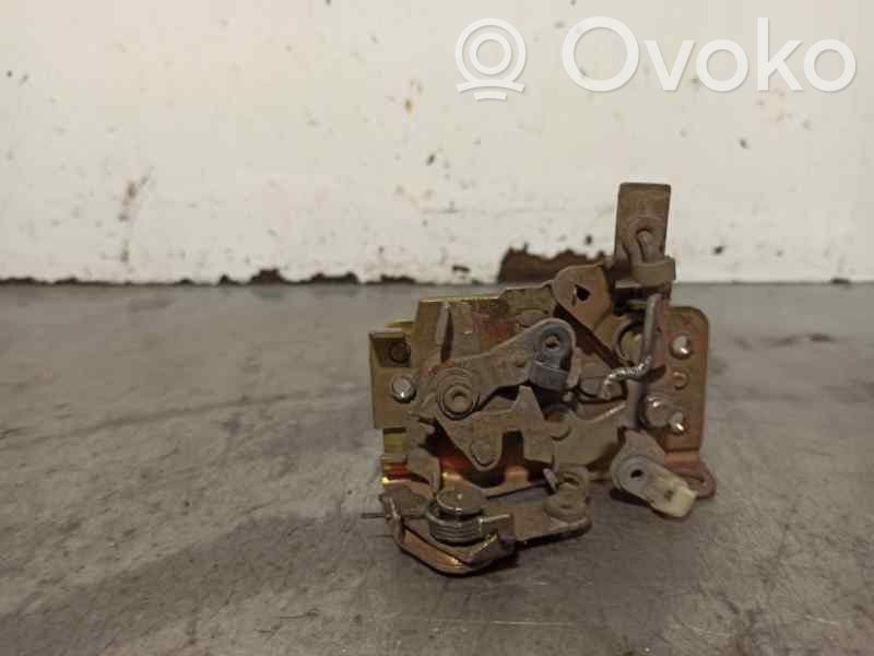 Opel Corsa A Priekšpusē slēdzene 