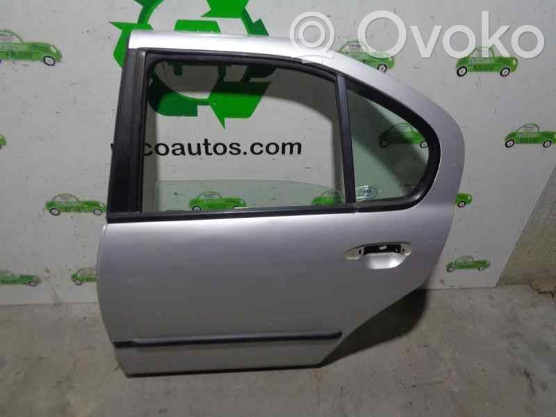 Nissan Primera Puerta trasera 
